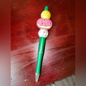 Decorative Donut Top Green Pen